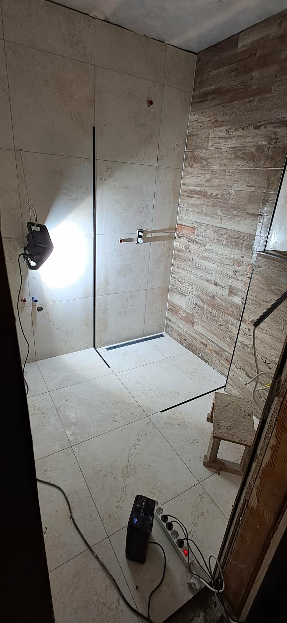 Prespádovanie sprchového žľabu