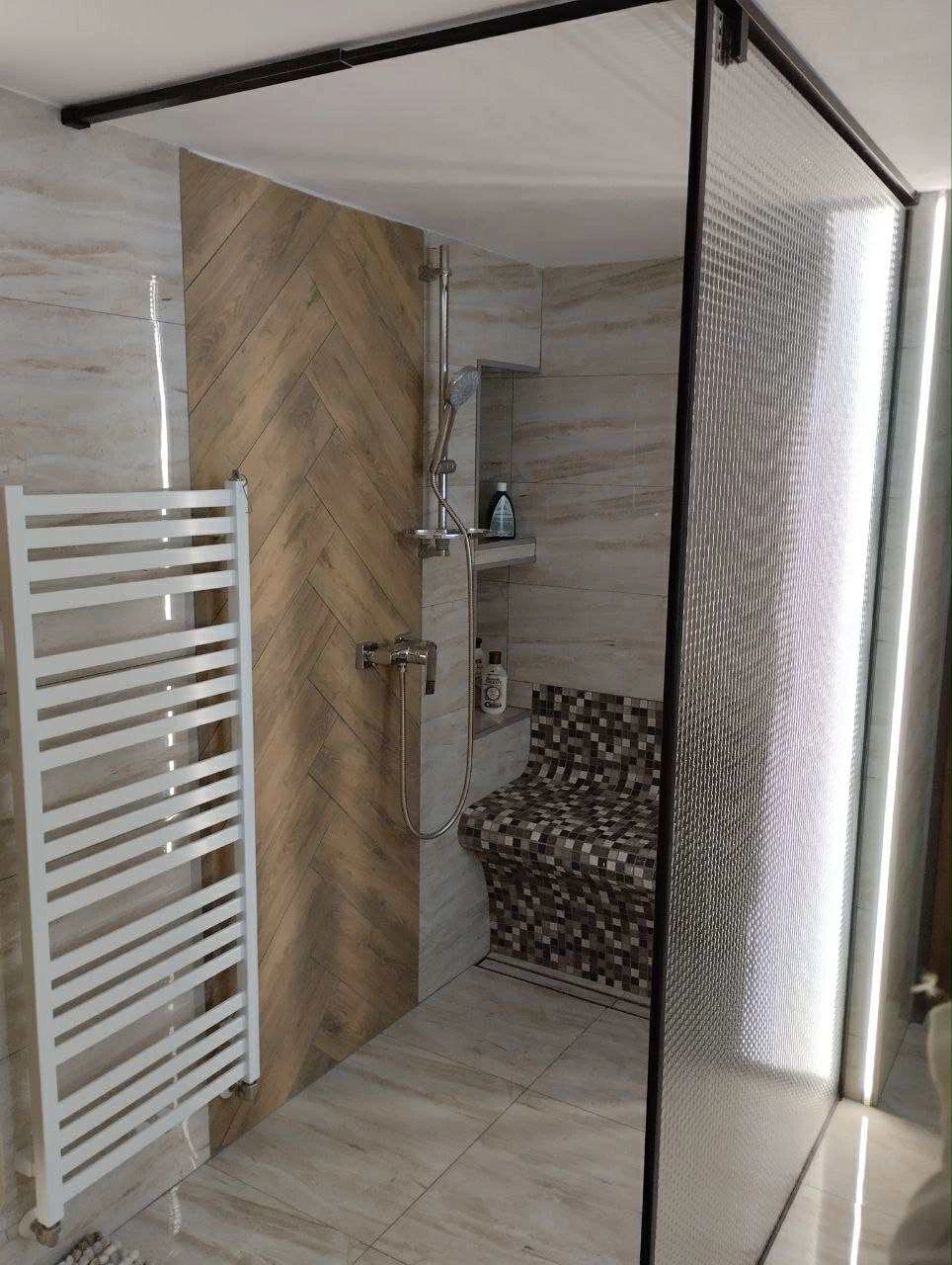 Detail sprchového kúta